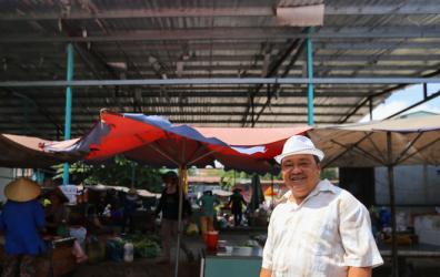 Cụ ông tự lấy đất mở chợ cho người bán hàng rong ở Sài Gòn