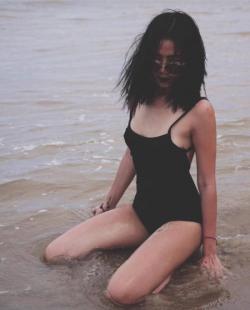Gái xinh và trào lưu chụp ảnh Hươu Bambi - Bambi Pose