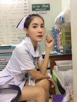 Nữ y tá bị buộc thôi việc vì mặc đồng phục quá gợi cảm - chuyển đóng TAV đi em ei