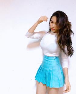 Hòa Minzy khoe style học sinh - ôi 3 tấm đầu :x