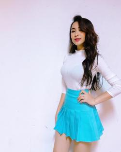 Hòa Minzy khoe style học sinh - ôi 3 tấm đầu :x