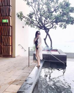 Em gái Angela Phương Trinh khoe ảnh mặc bikini đẹp vượt chị gái
