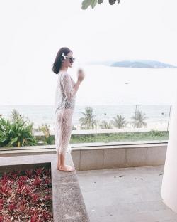 Em gái Angela Phương Trinh khoe ảnh mặc bikini đẹp vượt chị gái