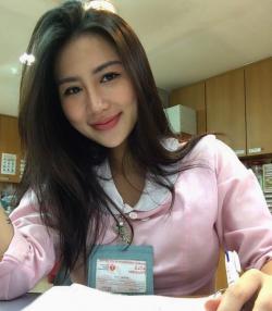Nữ y tá Đài Loan khiến dân mạng 'ngất ngây' với thân hình sexy
