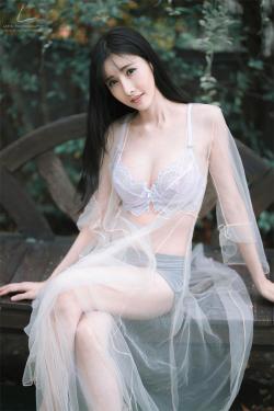 Nữ thần nội y Thái Lan quá gợi cảm khiến người ta muốn yêu từ cái nhìn đầu tiên