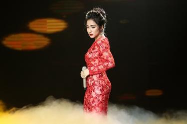 Hòa Minzy 1 năm sau khi chia tay Công Phượng