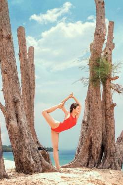Phương Trinh Jolie 'nóng bỏng' với bộ ảnh bikini - Yoga
