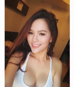 Hotgirl Trang Trần (Phi Huyền Trang): Ngực to không lo chết đói part 2