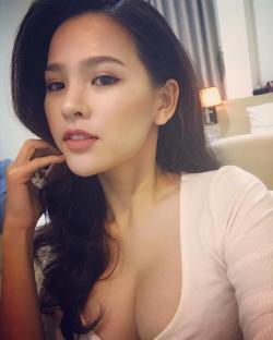 Hotgirl Trang Trần (Phi Huyền Trang): Ngực to không lo chết đói part 3