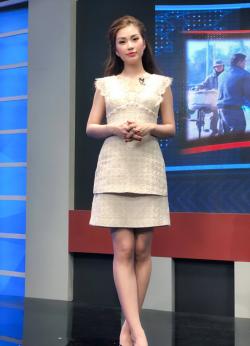 Tuyệt chiêu tránh hớ hênh khi dẫn sóng VTV của á hậu Việt Nam Diễm Trang