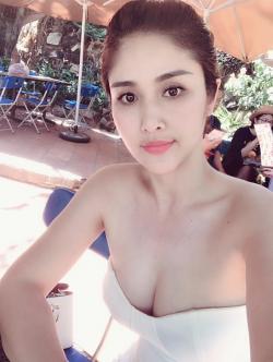 Vợ cũ Phan Thanh Bình ngày càng sexy sau 3 năm ly hôn