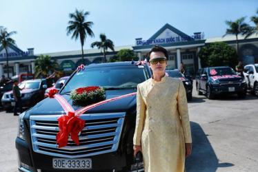 Choáng ngợp trước dàn siêu xe trong lễ ăn hỏi của cặp trai Quảng Ninh, gái Hải Phòng