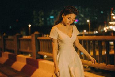 Hot girl Trâm Anh tiếp tục chụp ảnh sexy, hé lộ tin nhắn mời đi khách