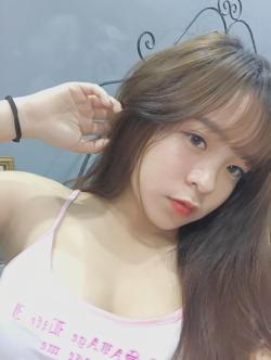 Vẻ 'nuột nà' dễ thương của hot teen nổi tiếng nhờ hát nhép, mỗi tháng kiếm cả nghìn đô