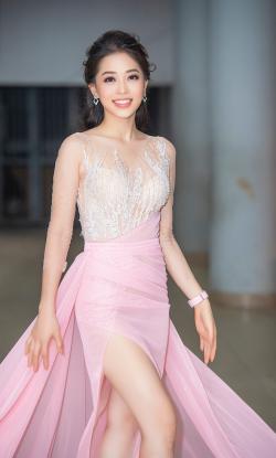 Á hậu Phương Nga lộ trọn nội y vì váy siêu mỏng: "Duyên" hay "kém duyên"?