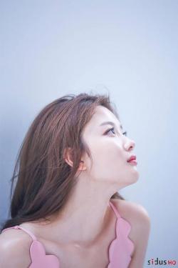 Vẻ đẹp xuất thần của cô gái 19 tuổi xinh nhất xứ Hàn