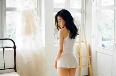 Phương Oanh 'Quỳnh Búp Bê' thiêu đốt mọi ánh nhìn với vòng 3 quả táo sexy không kém Angela Phương Trinh