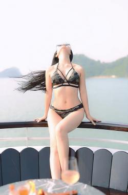 Thanh Hương 'Lan cave' liên tục tung ảnh bikini nóng bỏng 'từng centimet'