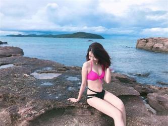Bạn gái hotgirl của Văn Toàn liên tục tung ảnh bikini khoe 3 vòng 'bỏng mắt'