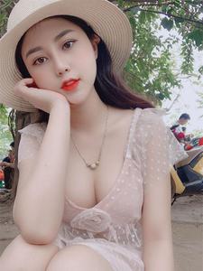 Sở hữu số đo 3 vòng 85-56-90, nàng hot girl 20 tuổi kiếm tiền khủng nhờ nhan sắc quyến rũ