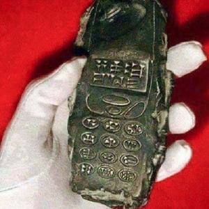 Phát hiện điện thoại “cục gạch” có tuổi thọ 800 năm