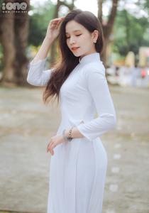 Nữ sinh Chu Văn An duyên dáng với áo dài dự bế giảng