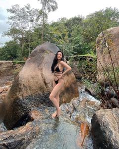 Hot girl Sài Thành đăng ảnh bikini 'trả thù', khoảnh khắc hệt như đang nude giữa thiên nhiên