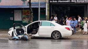Camera ghi lại vụ nam thanh niên chạy xe Wave tông gãy cửa Mercedes S400 gây tranh cãi trên MXH