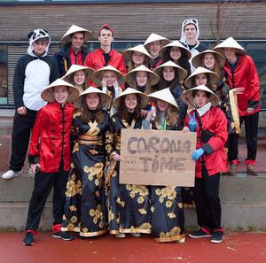 Nhóm học sinh Bỉ gây phẫn nộ khi đội nón lá Việt, mặc trang phục truyền thống của Nhật -Trung giễu cợt châu Á giữa đại dịch Covid-19