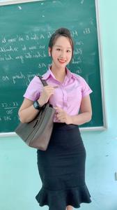 Cô giáo 'xinh nhất Vĩnh Phúc' ăn mặc gây bão khi đứng lớp - cô giáo toàn mặc váy bó thế này