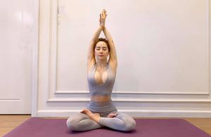 Khi Quỳnh Nga tập yoga