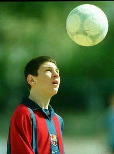 Sinh ngày 24 tháng 6 năm 1987, là một cầu thủ bóng đá nổi tiếng người Argentina.