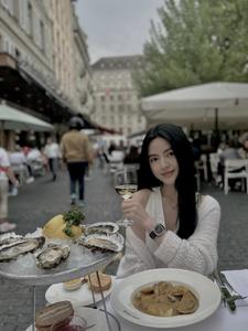 Hot girl Hà thành chăm diện đồ bó sát từ khi yêu Quang Hải
