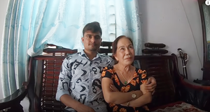 Vợ Việt 65 tuổi và chồng Tây 24 tuổi : Quen nhau qua mạng, gặp tình yêu sét đánh ngay từ cái nhìn đầu tiên