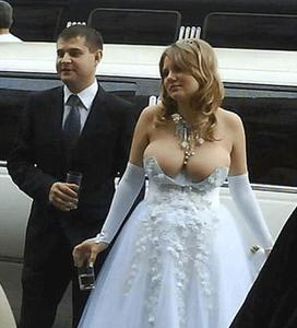 Những bộ váy cưới thảm họa biến ngày vui trở thành nốt buồn muốn quên suốt cuộc đời